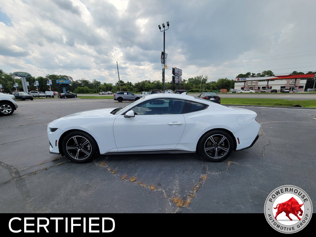 Used 2025 Ford Mustang Coupe RWD image 3