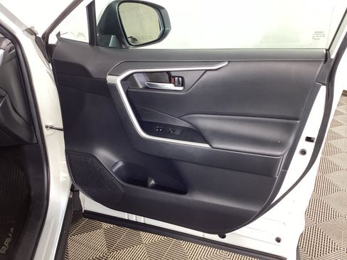 Used 2020 Toyota RAV4 XLE w/ Convenience Package AWD/4WD image 8