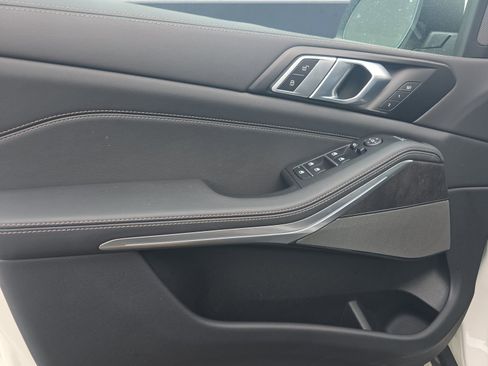 Used 2026 BMW X5 sDrive40i image 12