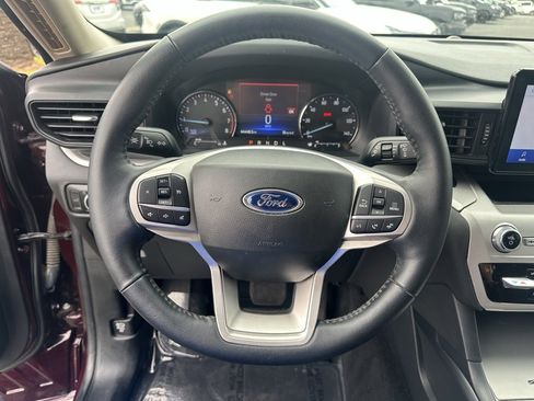 Used 2022 Ford Explorer XLT image 13