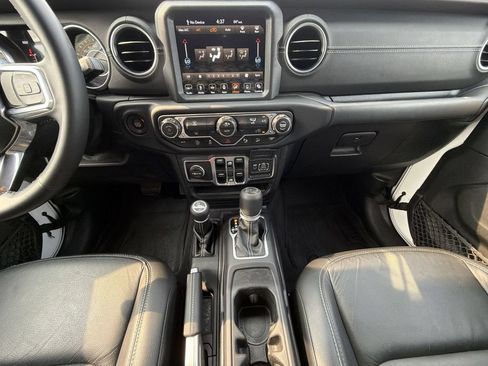 Used 2018 Jeep Wrangler Unlimited Sahara AWD/4WD image 24