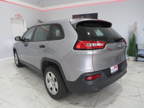 Used 2014 Jeep Cherokee Sport image 6