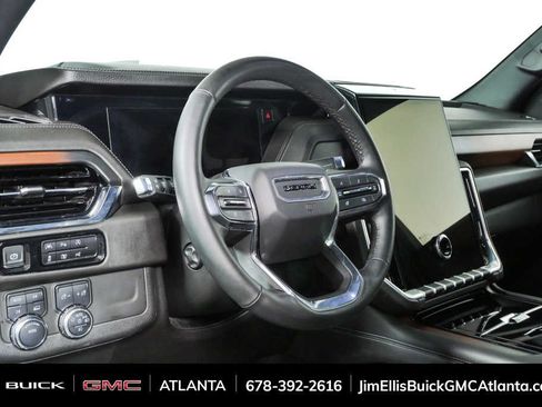 Used 2025 GMC Yukon Denali AWD/4WD image 4
