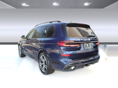 Used 2026 BMW X7 xDrive40i AWD/4WD image 3