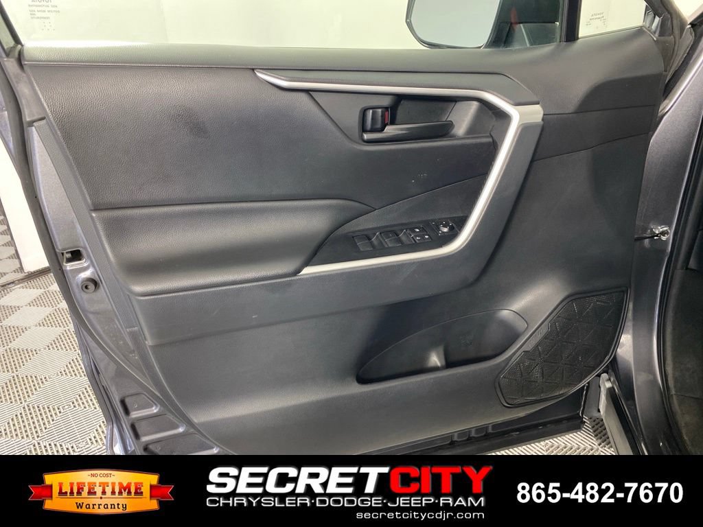 Used 2023 Toyota RAV4 LE AWD/4WD image 12