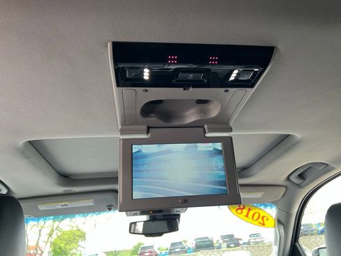 Used 2018 GMC Yukon SLT w/ Premium Edition AWD/4WD image 24