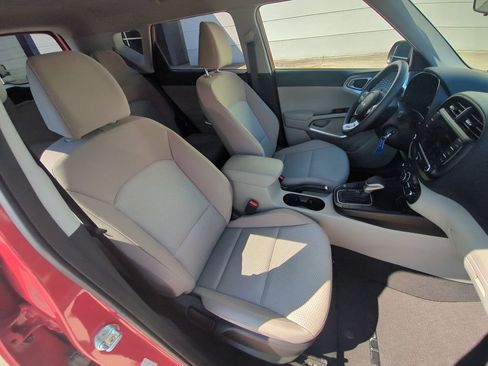 Used 2024 Kia Soul LX FWD image 33