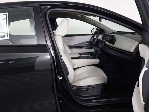 Used 2023 Nissan Ariya AWD image 31