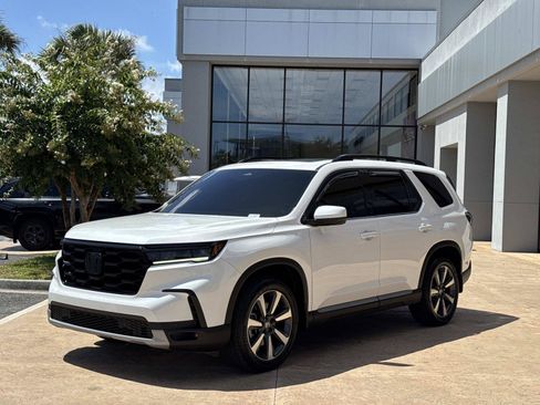 Used 2025 Honda Pilot Touring image 7