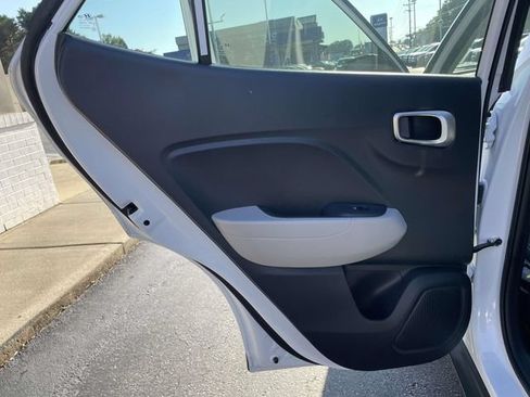 Certified 2025 Hyundai Venue SEL FWD image 11