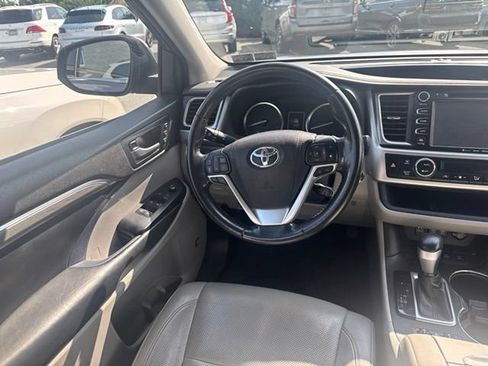 Used 2018 Toyota Highlander Limited AWD/4WD image 21