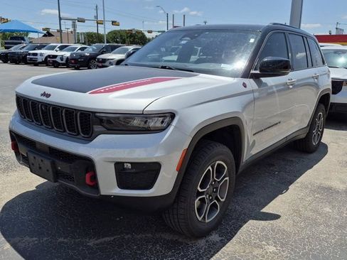 Used 2022 Jeep Grand Cherokee Trailhawk AWD/4WD image 3