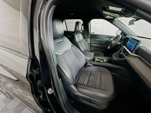 Used 2025 Ford Explorer ST-Line w/ ST-Line Street Pack image 33