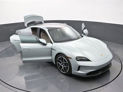 Certified 2025 Porsche Taycan AWD/4WD image 32