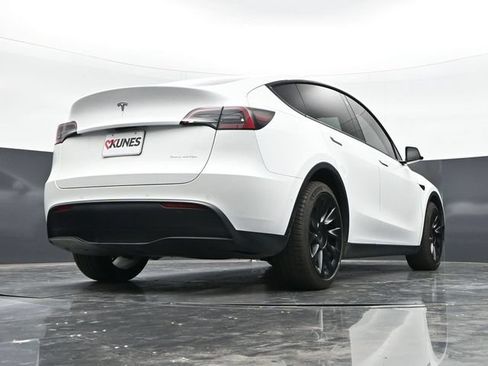 Used 2021 Tesla Model Y Long Range AWD/4WD image 37