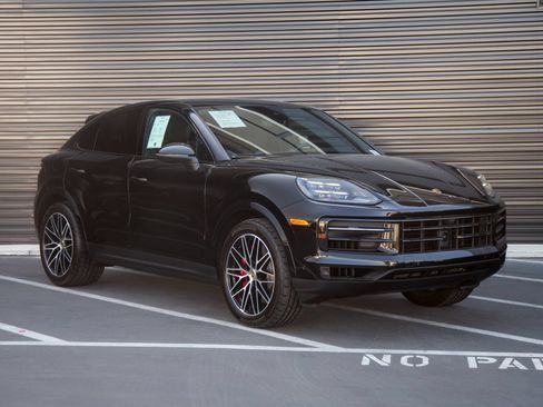 Certified 2024 Porsche Cayenne S AWD/4WD image 9