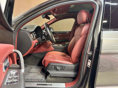 Used 2018 Bentley Bentayga AWD/4WD image 4
