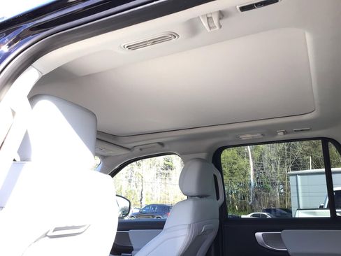 Certified 2025 Ford Expedition Max Platinum image 17