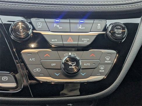 New 2026 Chrysler Pacifica Select image 20