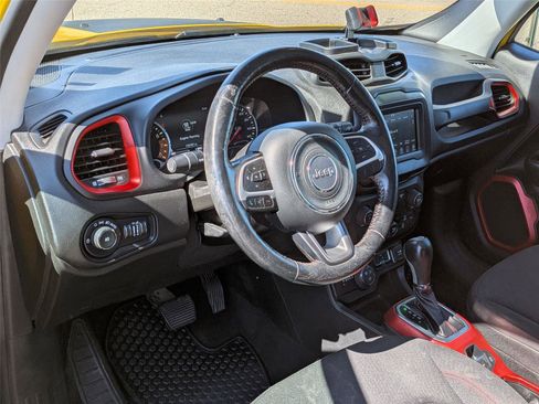 Used 2019 Jeep Renegade Trailhawk w/ LED Lighting Group AWD/4WD image 10
