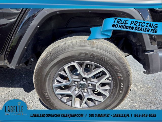 Used 2026 Jeep Wrangler Unlimited Sahara AWD/4WD image 17