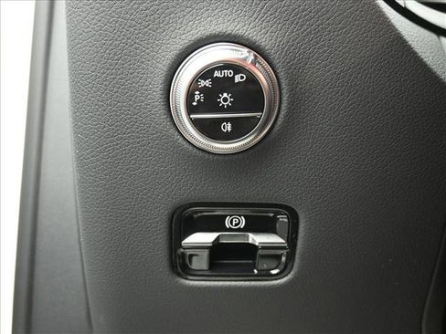 Certified 2025 Mercedes-Benz GLC 350e GLC 350e image 10