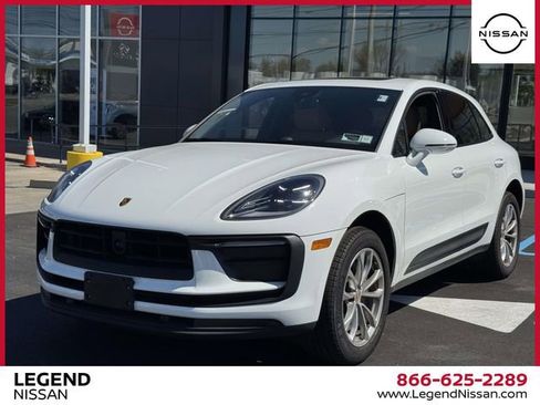 Used 2025 Porsche Macan AWD/4WD image 4