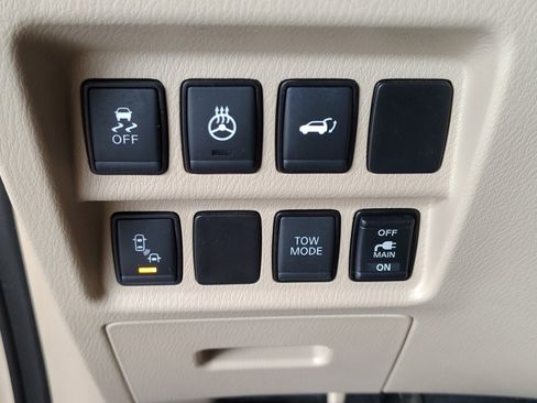 Used 2018 Nissan Pathfinder Platinum FWD image 31