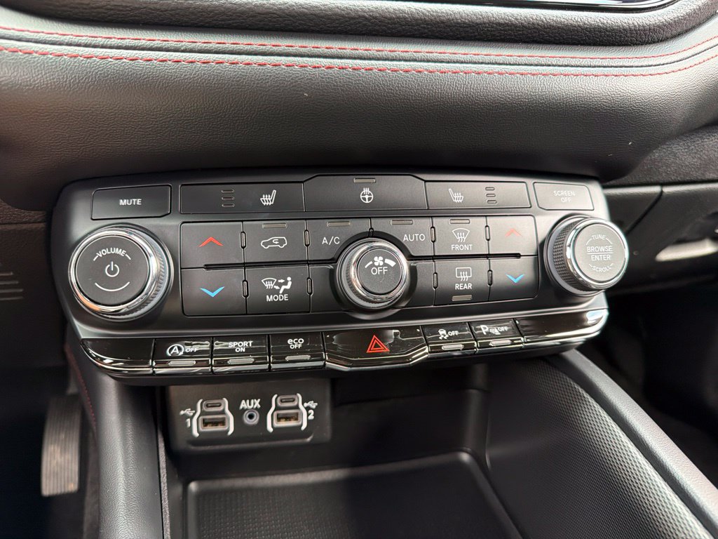 Used 2025 Dodge Durango GT AWD/4WD image 12