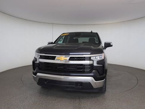 Used 2022 Chevrolet Silverado 1500 LT AWD/4WD image 32
