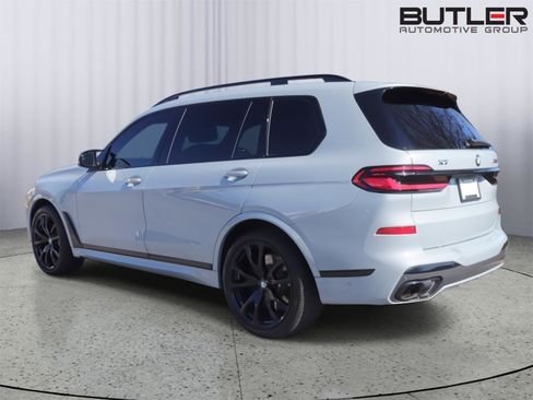 Used 2025 BMW X7 M60i image 5