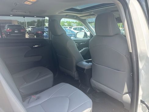 Used 2021 Toyota Highlander XLE w/ Protection Package #3 (TMS) AWD/4WD image 30