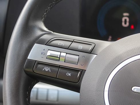 Certified 2025 Hyundai Kona SEL AWD/4WD image 29