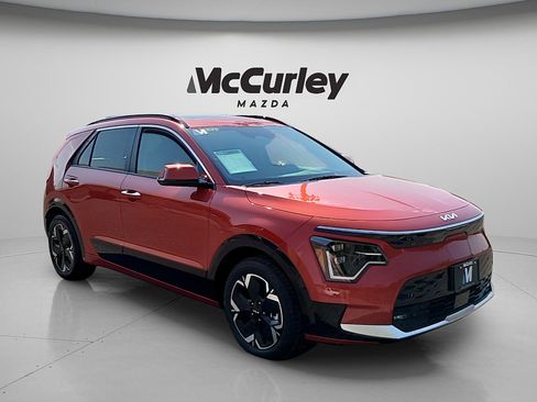 Used 2023 Kia Niro Wave w/ Wave Preserve Package FWD image 1