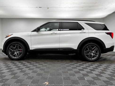 New 2026 Ford Explorer ST-Line w/ ST-Line Street Pack image 13