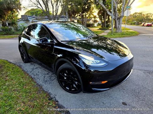 Used 2022 Tesla Model Y Long Range image 19