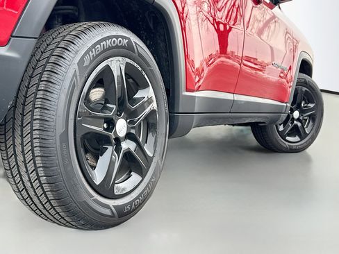 Used 2024 Jeep Compass Latitude image 15