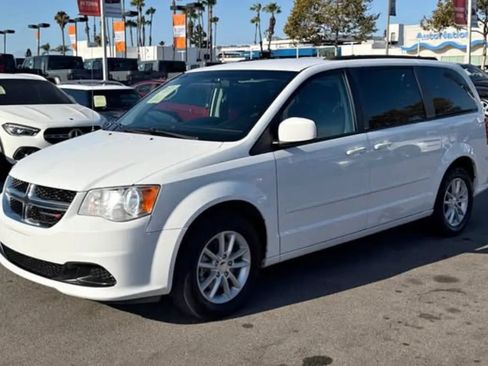 Used 2014 Dodge Grand Caravan SXT FWD image 2