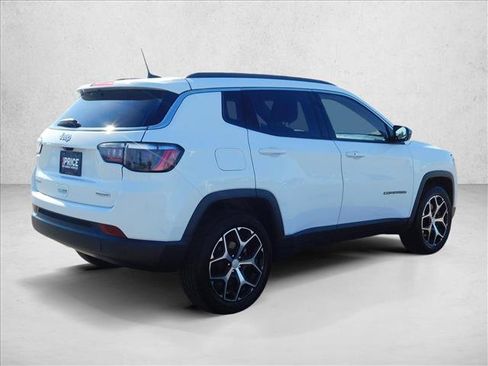 Used 2024 Jeep Compass Latitude w/ Altitude Special Edition AWD/4WD image 8