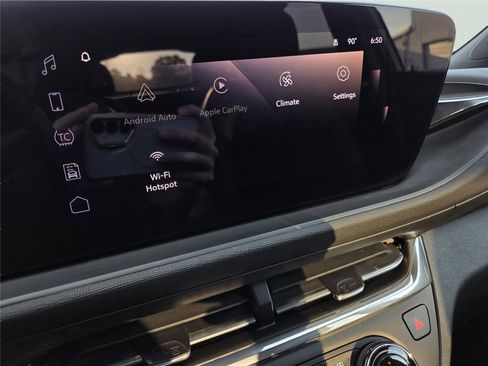 Used 2025 Buick Envista Preferred FWD image 9