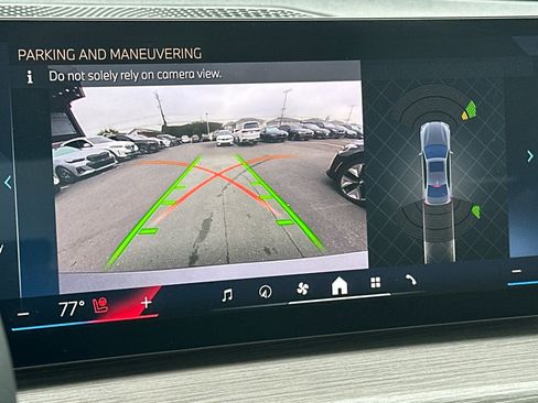 Used 2025 BMW 330i Sedan w/ Premium Package image 24