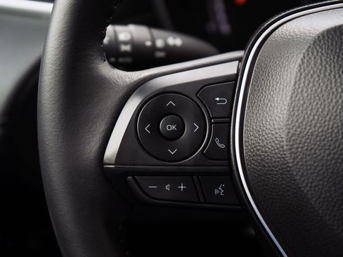 Used 2024 Toyota Corolla Cross XLE image 20