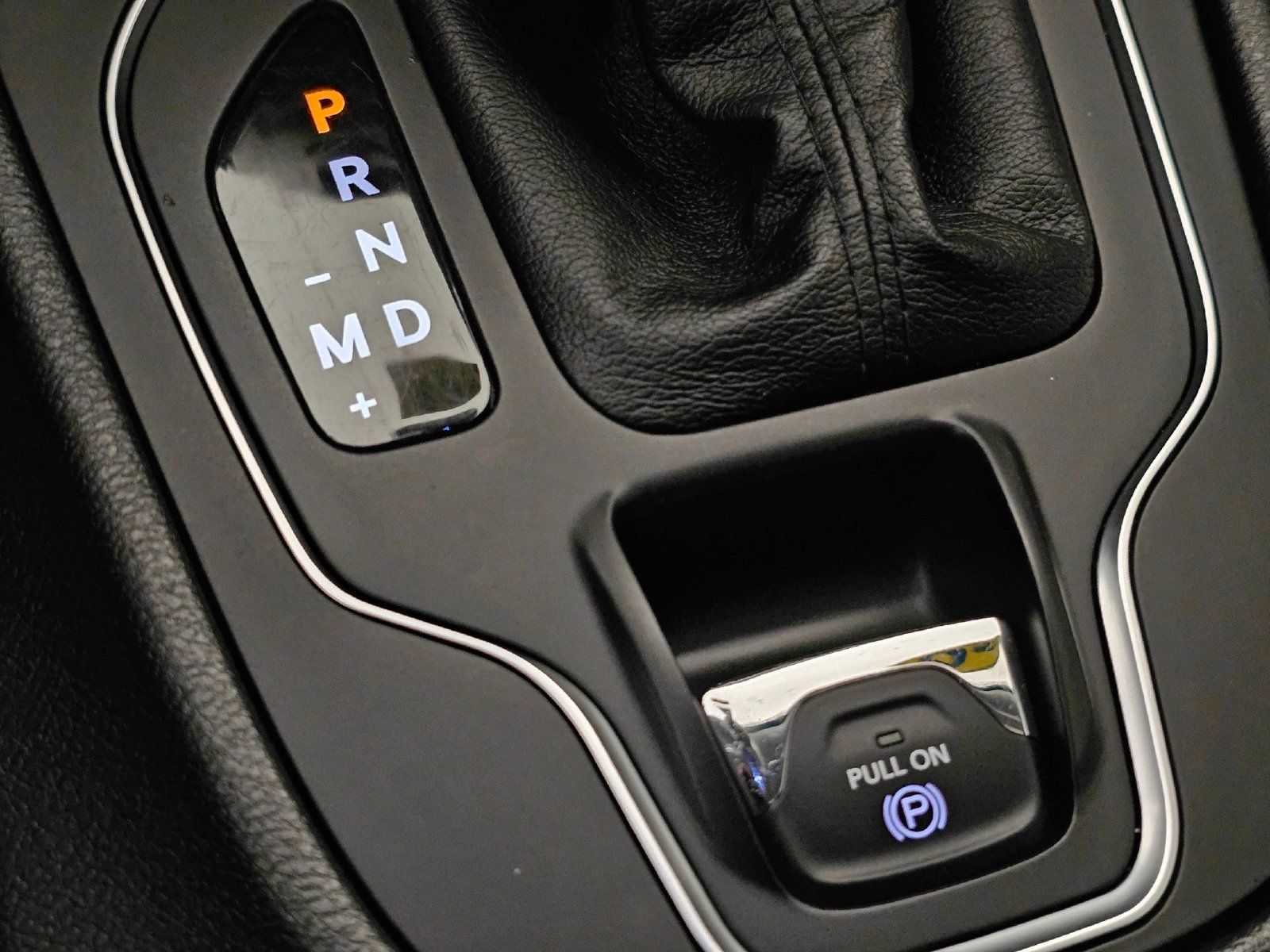 Used 2020 Jeep Cherokee Latitude Plus w/ Comfort/Convenience Group AWD/4WD image 15