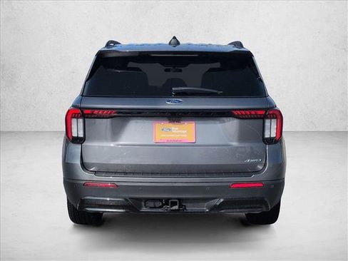 Used 2025 Ford Explorer ST-Line w/ ST-Line Street Pack image 7