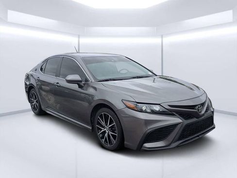 Used 2021 Toyota Camry SE FWD image 1
