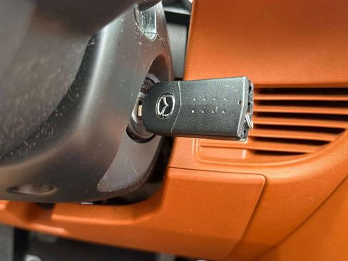 Used 2006 MAZDA MX-5 Miata Grand Touring w/ Suspension Pkg image 31