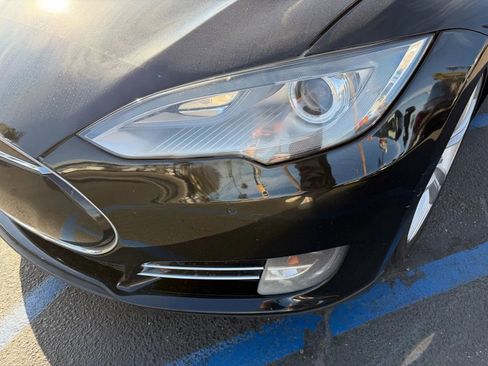 Used 2015 Tesla Model S 70 image 4