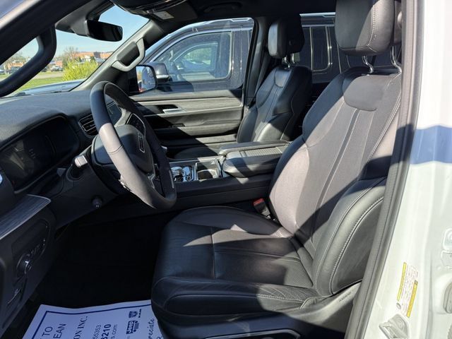 Used 2023 Jeep Wagoneer L Series II AWD/4WD image 11
