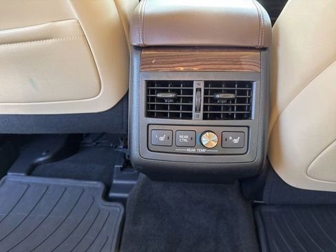 Used 2013 Toyota Avalon Limited image 28