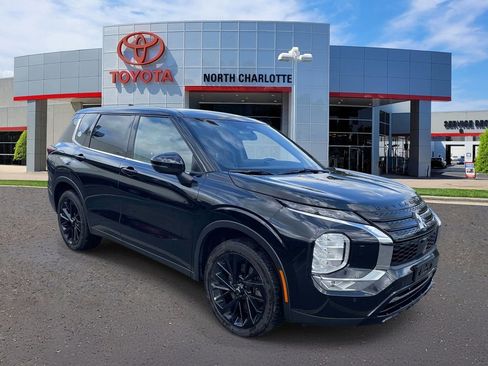 Used 2024 Mitsubishi Outlander SE Black Edition image 1